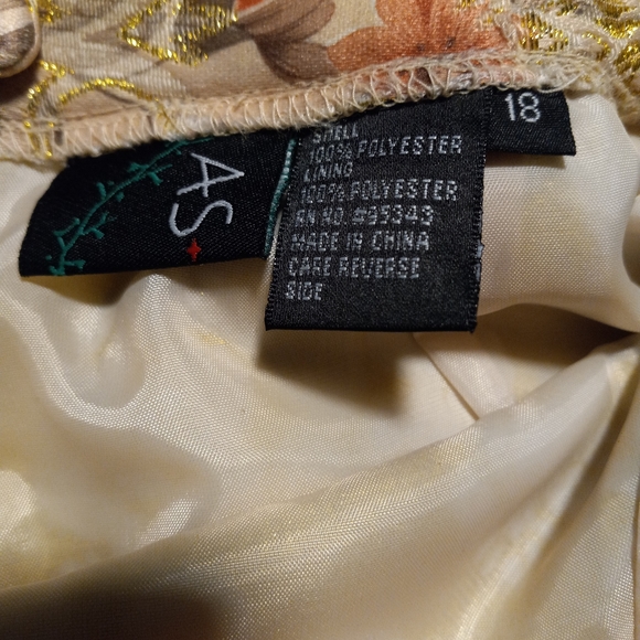 Two piece suit - Picture 8 of 8